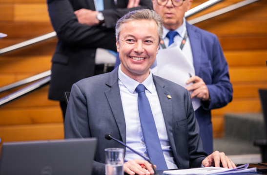 Imagem da Assembleia Legislativa de Santa Catarina aprovando desconto no IPVA para motoristas sem infrações