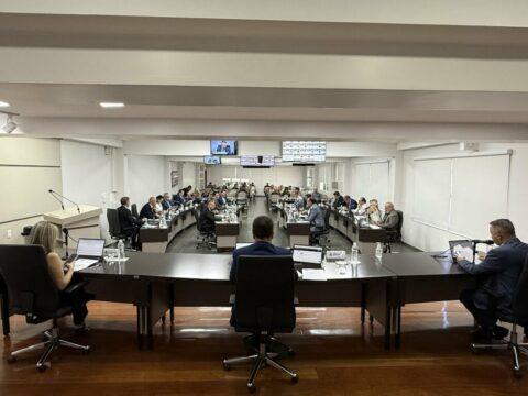Câmara Municipal de Chapecó aprova 215 proposições na primeira semana de sessões de 2026