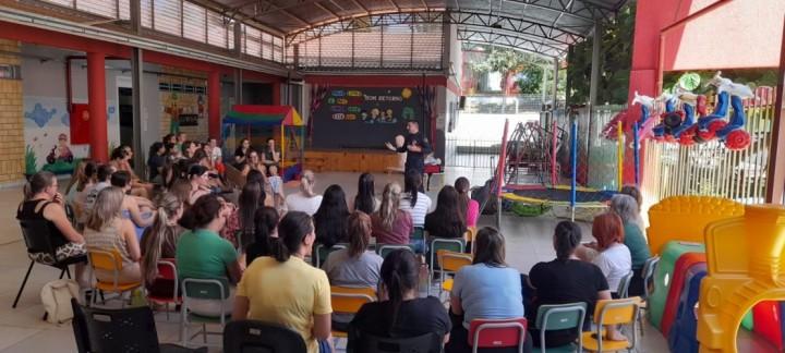 Profissionais em treinamento de primeiros socorros