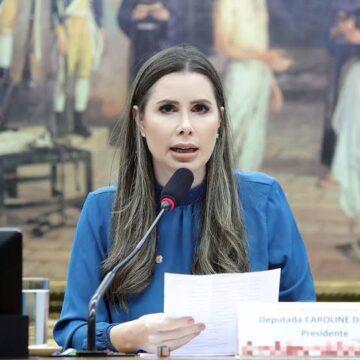 Imagem representativa da deputada Carol De Toni questionando os atrasos no Seguro-Defeso em Santa Catarina