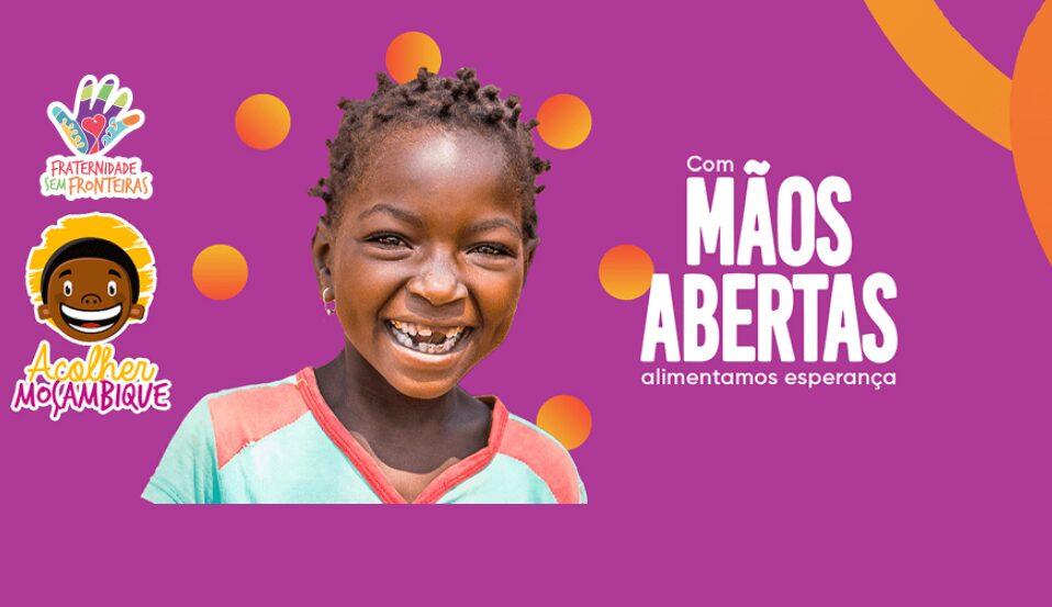 Camisas do Avaí sendo entregues em Moçambique