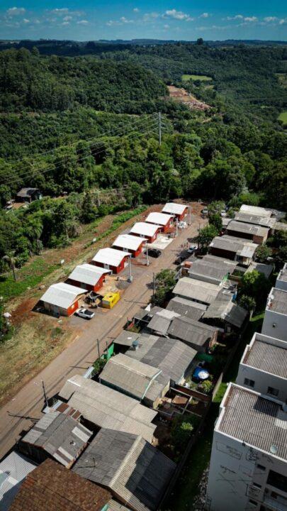 Casa entregue para famílias de áreas de risco em Chapecó