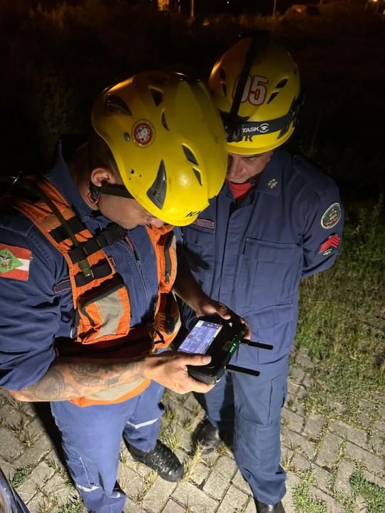 Bombeiros Militares em Operação de Resgate