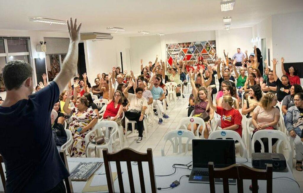 Manifestação de servidores em frente à prefeitura de Joinville