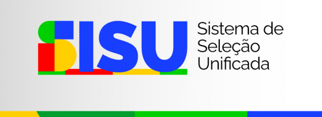 Estudante realizando matrícula online