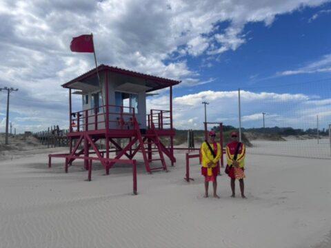 Guarda-vidas em ação na praia
