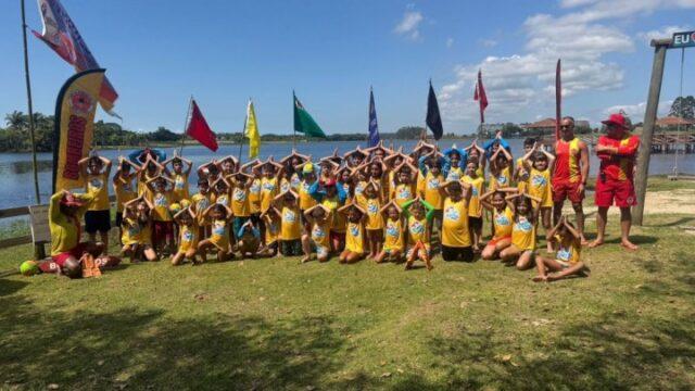 Crianças participando do Programa Golfinho