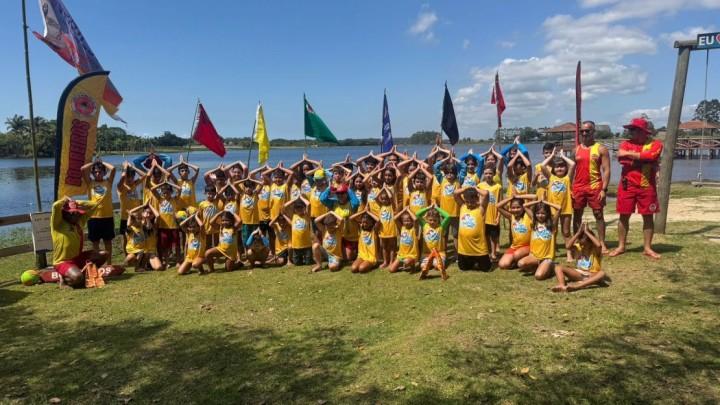 Crianças participando do Programa Golfinho