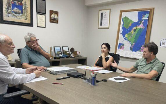 Reunião do Ministério Público de Santa Catarina (MPSC) e Ministério Público Federal (MPF) para avaliação da licença prévia de porto privado na Praia do Sumidouro