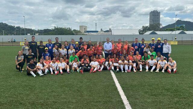 Seleção Brasileira Feminina Sub-15 em treinamento