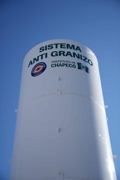 Ilustração do sistema antigranizo em funcionamento