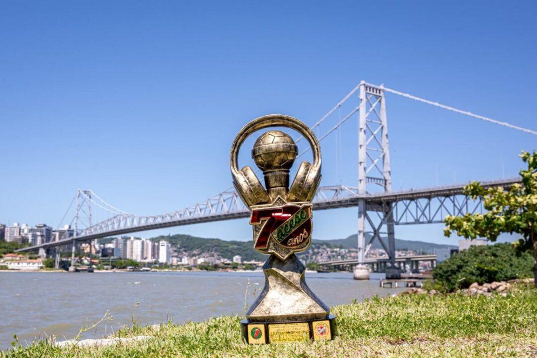 Troféu Taça Acesc 70 anos - Troféu comemorativo de 50cm de altura em bronze envelhecido