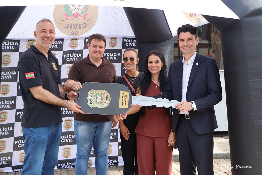 Viaturas descaracterizadas entregues em Laguna