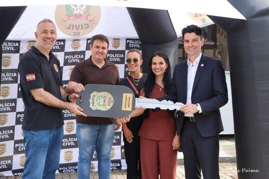 Viaturas descaracterizadas entregues pela Polícia Civil em Laguna