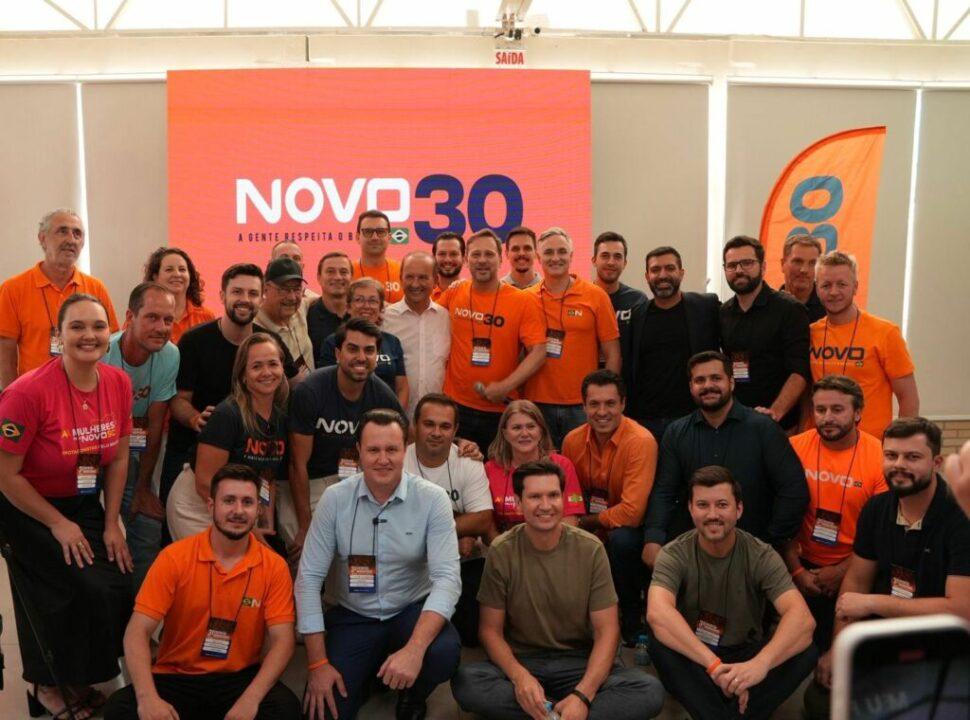 Lideranças do Partido NOVO em evento estadual