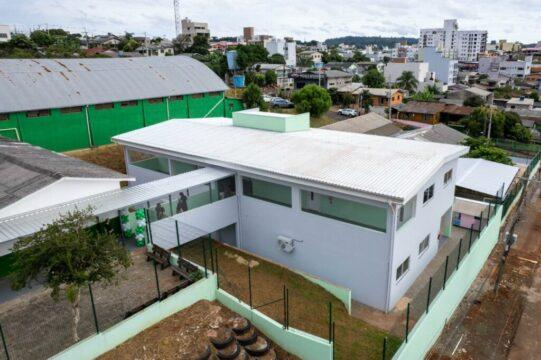 Ampliação de unidades escolares e investimentos em materiais pedagógicos em Chapecó