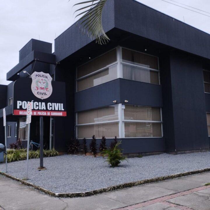 Adolescente apreendido pela Polícia Civil de Santa Catarina em operação contra tráfico de drogas