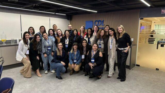 Mulheres em reunião de negócios