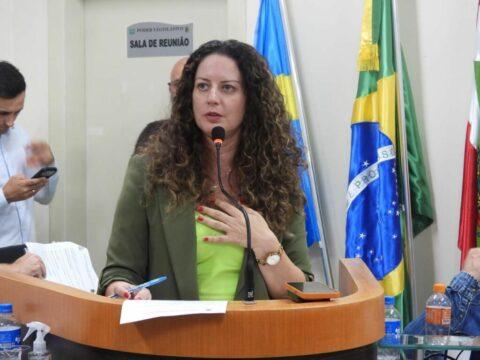 Emenda que exclui agentes políticos do vale-alimentação