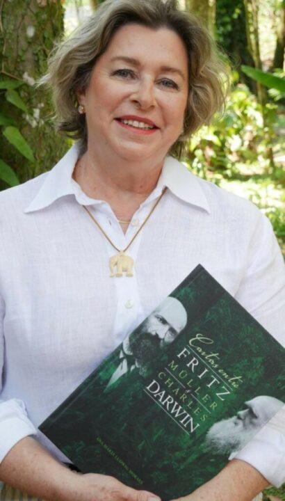 Livro bilíngue correspondência entre naturalistas Fritz Müller e Charles Darwin
