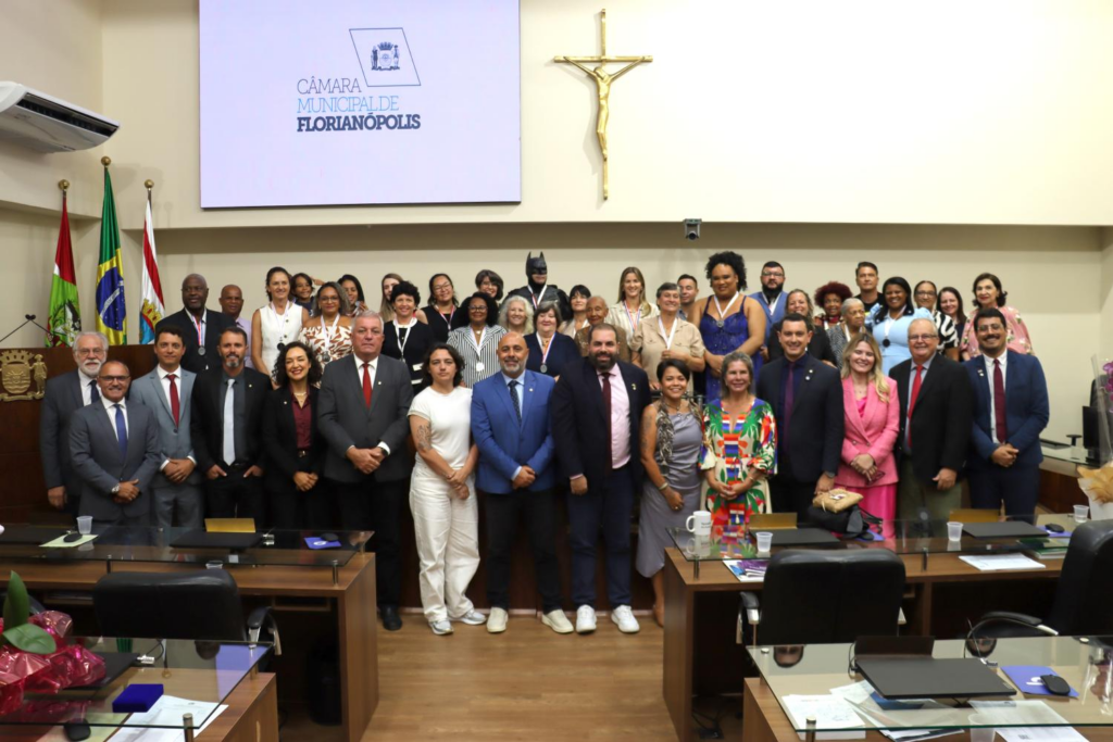 Medalhas Antonieta de Barros e Beata Joana de Gusmão
