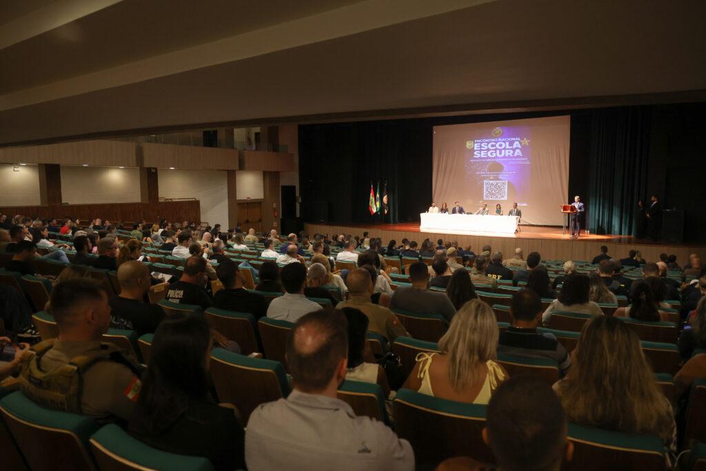 Encontro Nacional em Florianópolis - Segurança Escolar e Prevenção da Violência