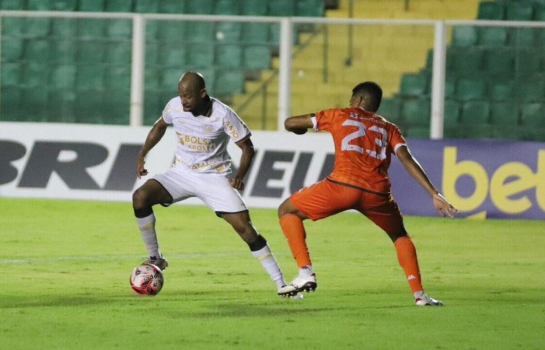 Jogadores comemorando gol