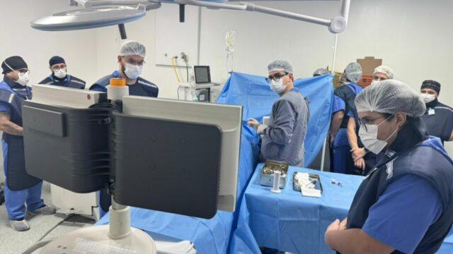 Paciente recebendo aplicação de polilaminina no Hospital Dom Joaquim