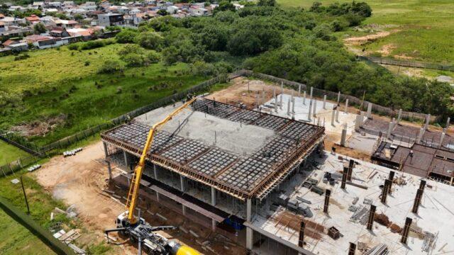 Imagem da construção do Hospital Regional de Palhoça
