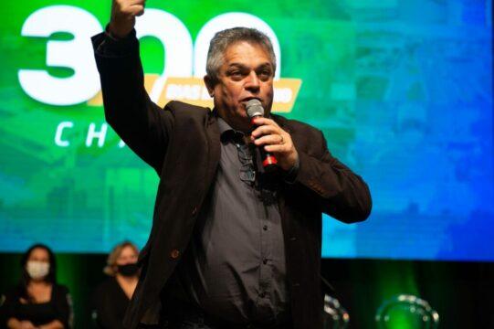 Imagem de João Rodrigues em reunião política