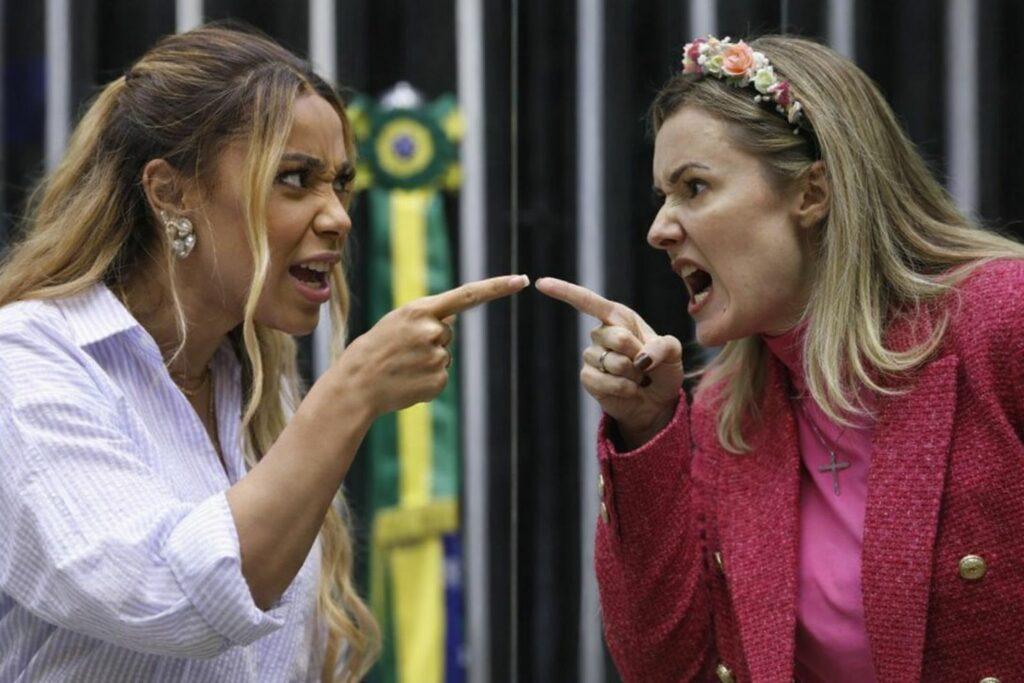 Ilustração representando a discussão sobre a Lei da Misoginia no contexto político