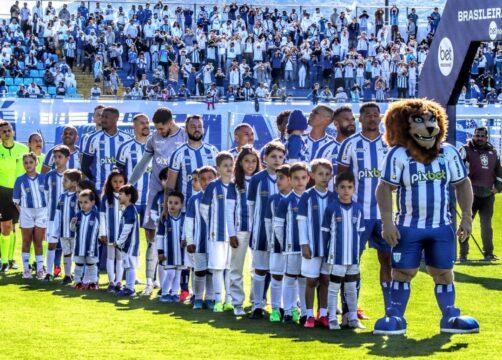 Mascotes Mirins no estádio