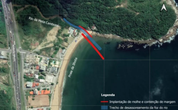 Molhe na foz do Rio Mata Camboriú em Itapema