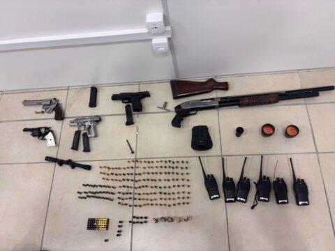 Apreensão de arsenal e prisão de suspeitos