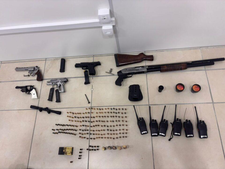 Apreensão de arsenal e prisão de suspeitos