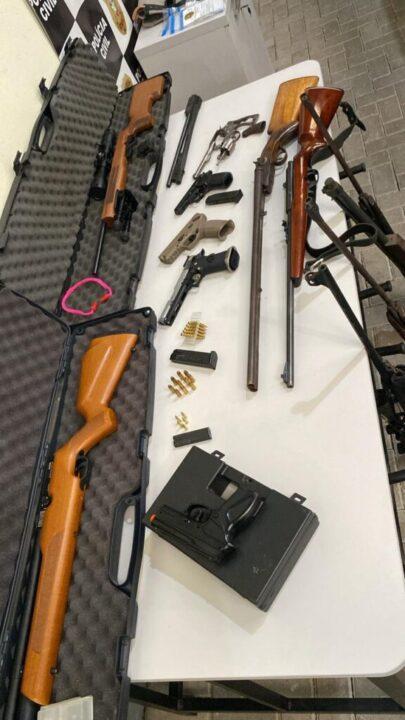 Apreensão de armas durante operação policial em Gaspar
