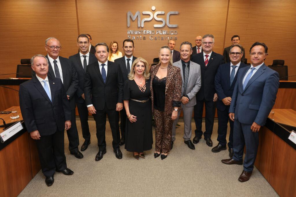 Procuradores de Justiça tomando posse em cerimônia oficial