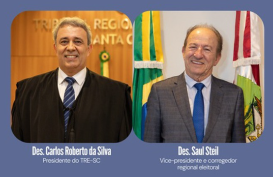 Desembargador Carlos Roberto da Silva e desembargador Saul Steil durante posse no TRE-SC 2026