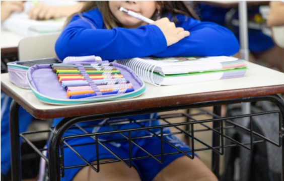 Estudantes criando vídeos sobre cultura de paz