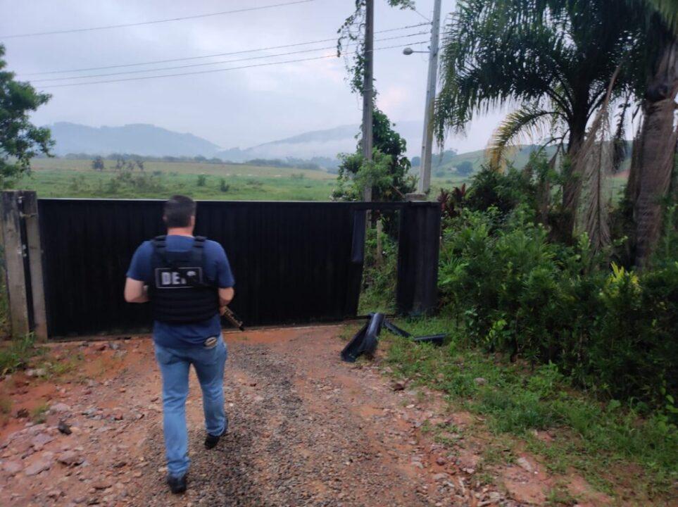 Prisão de Foragidos por Tráfico de Drogas em Biguaçu pela Polícia Civil de SC