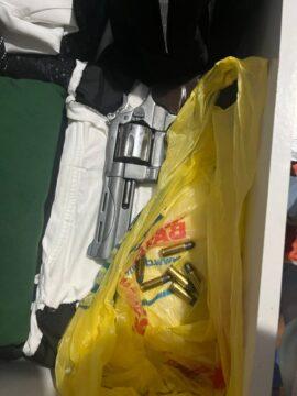 Prisão de líder de facção com arma estrangeira em Barra Velha