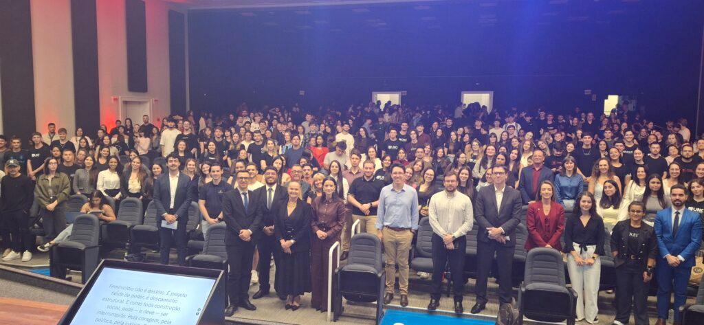 Vanessa Wendhausen Cavallazzi ministra aula inaugural na Unochapecó