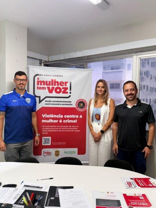 Banner do programa A Mulher Tem Voz