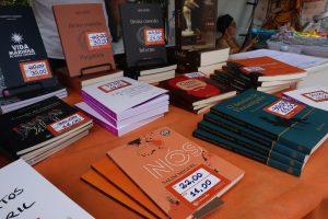 Livros em promoção na livraria da Editora da UFSC