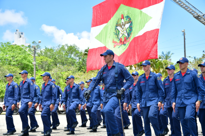 Candidatos realizando provas para o CBMSC