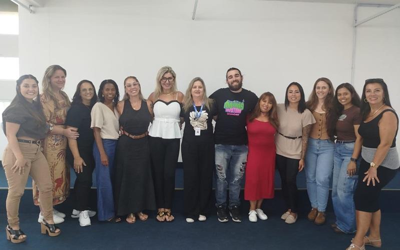 Representantes da rede de proteção de Palhoça em reunião intersetorial