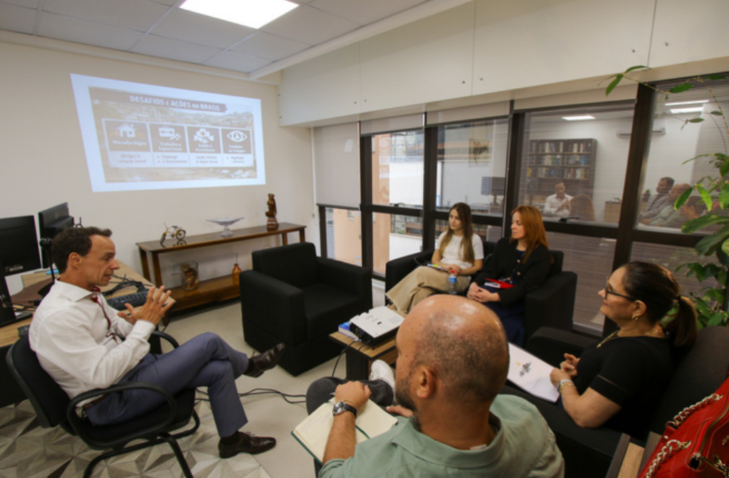 Imagem da reunião entre TJSC e MPSC sobre políticas para população em situação de rua