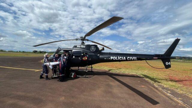 Aeronave do Serviço Aeropolicial da Polícia Civil transportando paciente