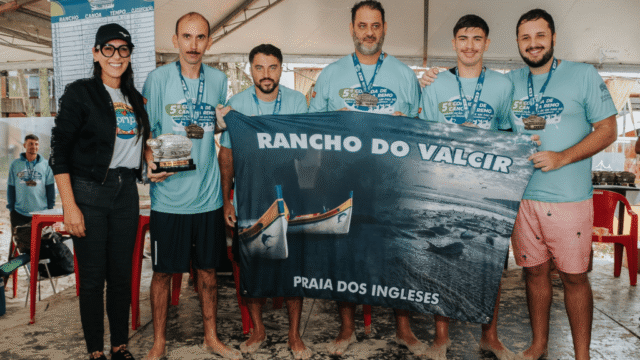 Canoa de madeira utilizada na competição