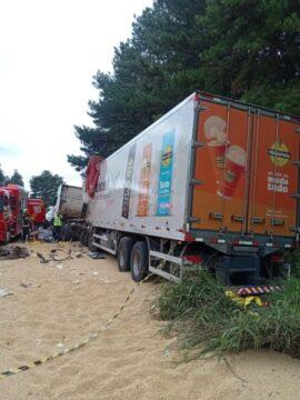 Acidente grave entre caminhões BR-280 Santa Catarina